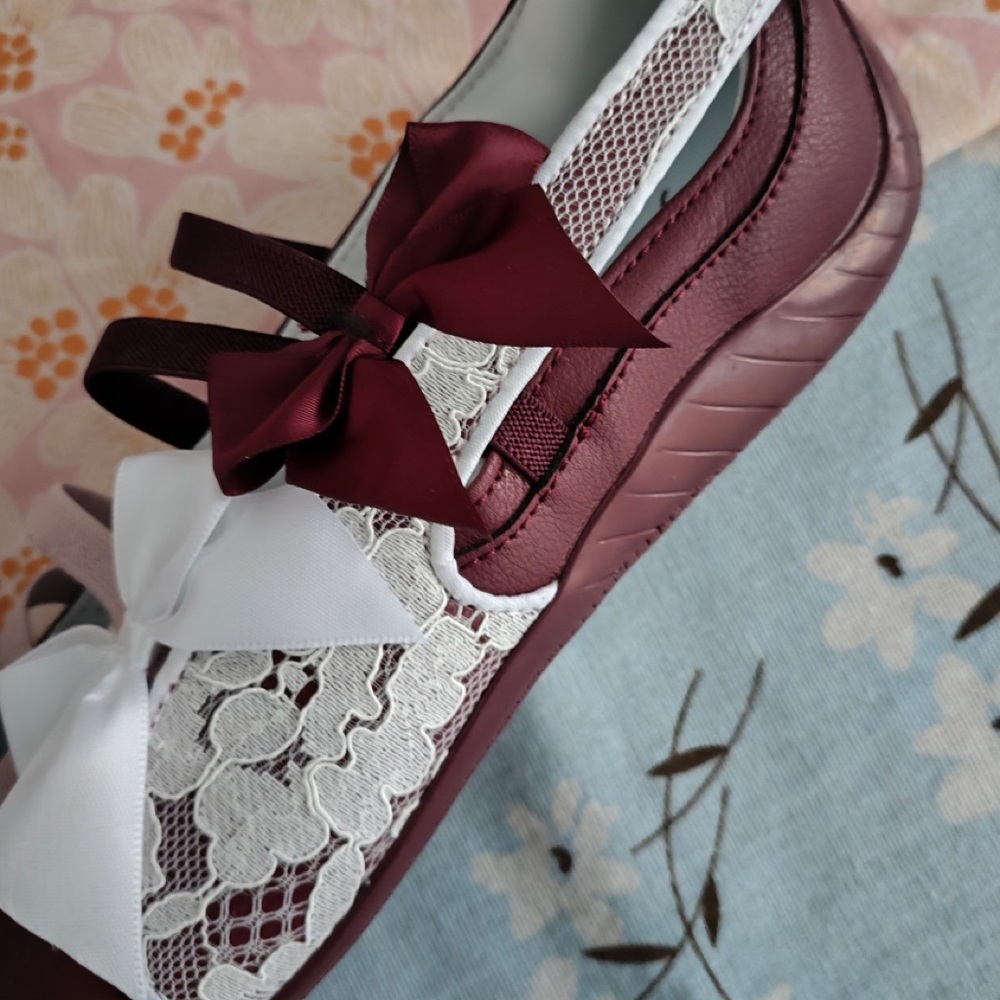 Puma Girls Burgundy, Pink & White Mary Jane Flats with Bows - Picture 3 of 7